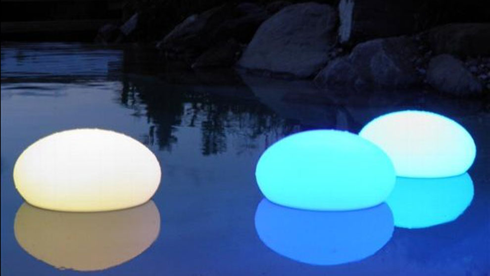 swimming-pool-floating-lights